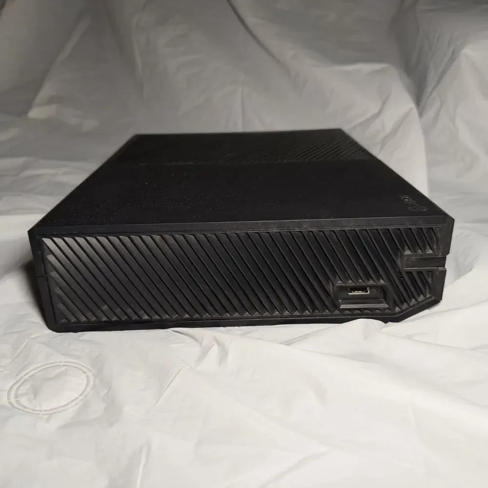 Original Microsoft Xbox One Model 1540 Console With Games, Box & Extras Read